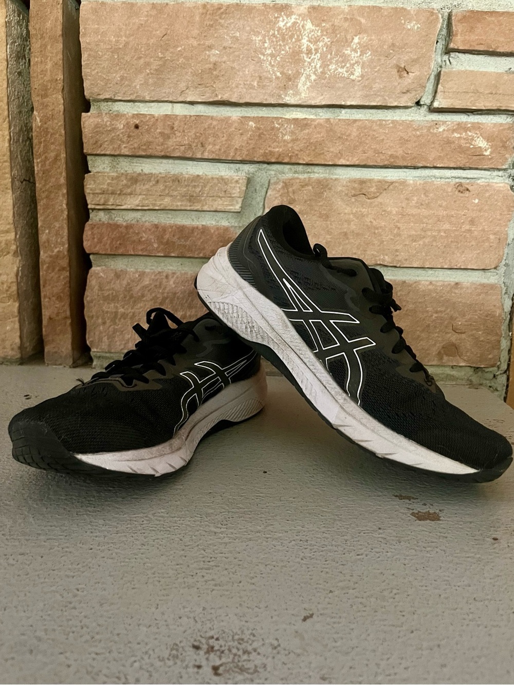 ASICS Women’s GT 1000 Athletic Shoes —Size 10